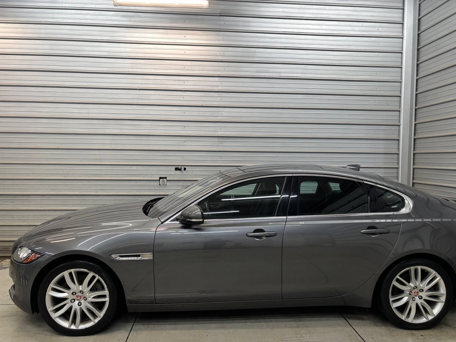 Used 2016 Jaguar XF Prestige AWD/4WD image 4