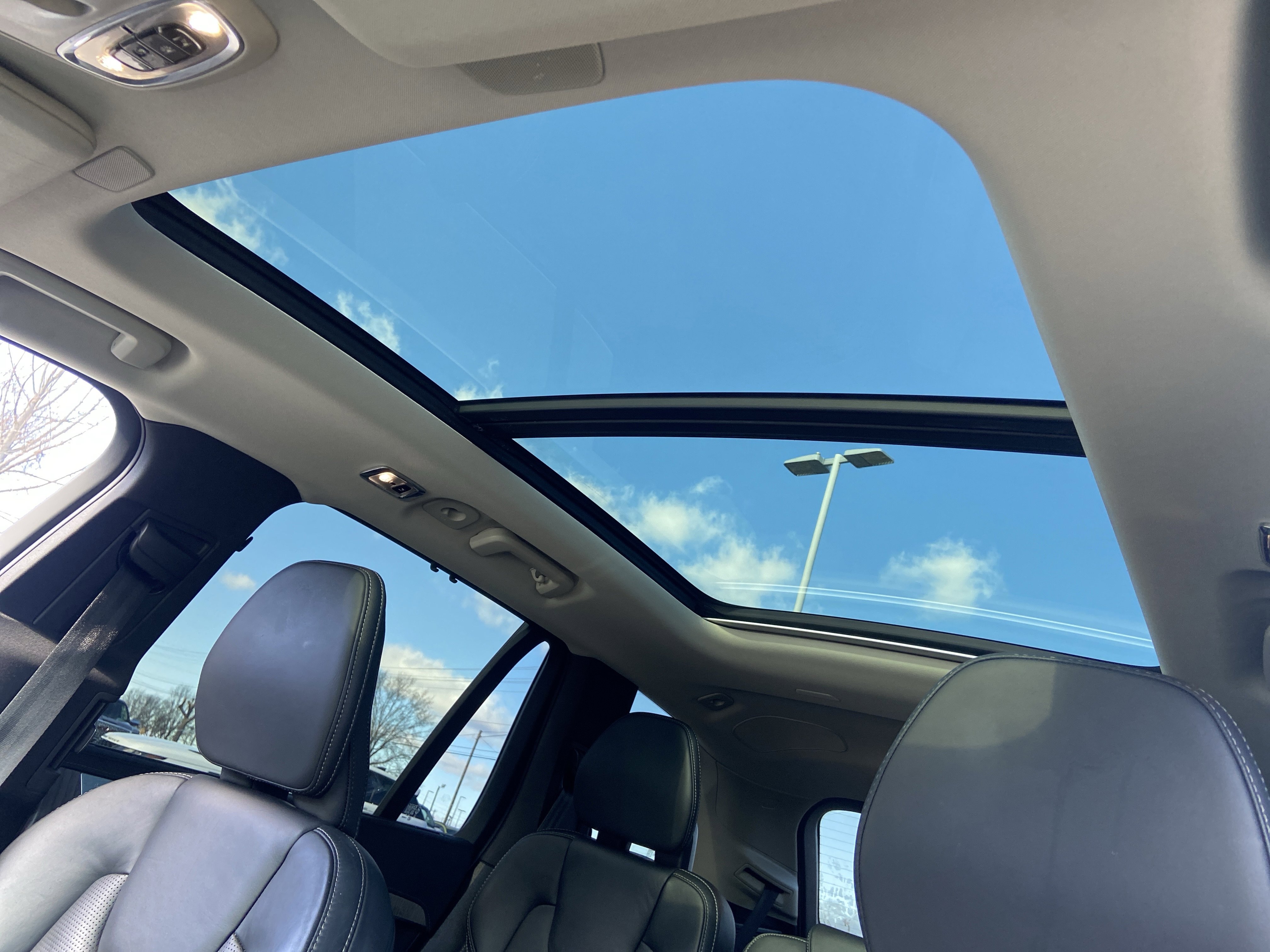 Used 2022 Volvo XC90 T6 Inscription w/ Advanced Package image 17