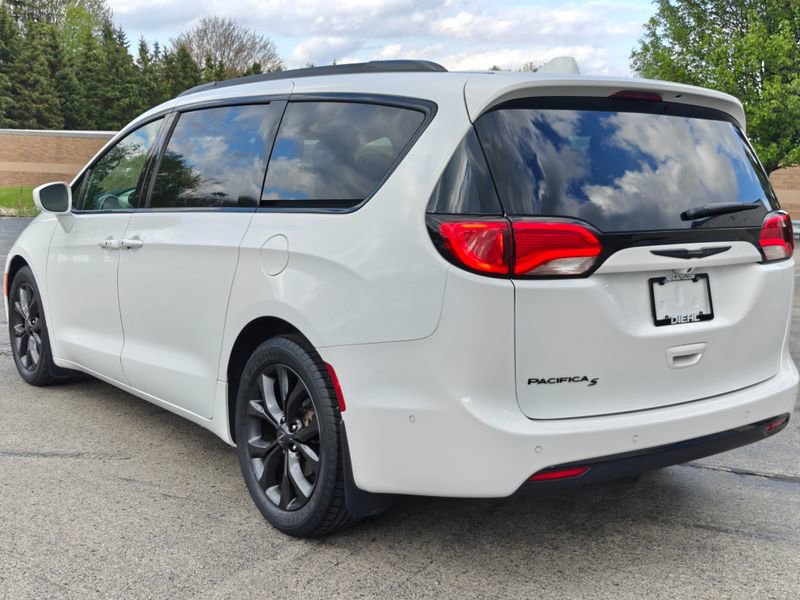 Used 2020 Chrysler Pacifica Touring-L Plus FWD image 8