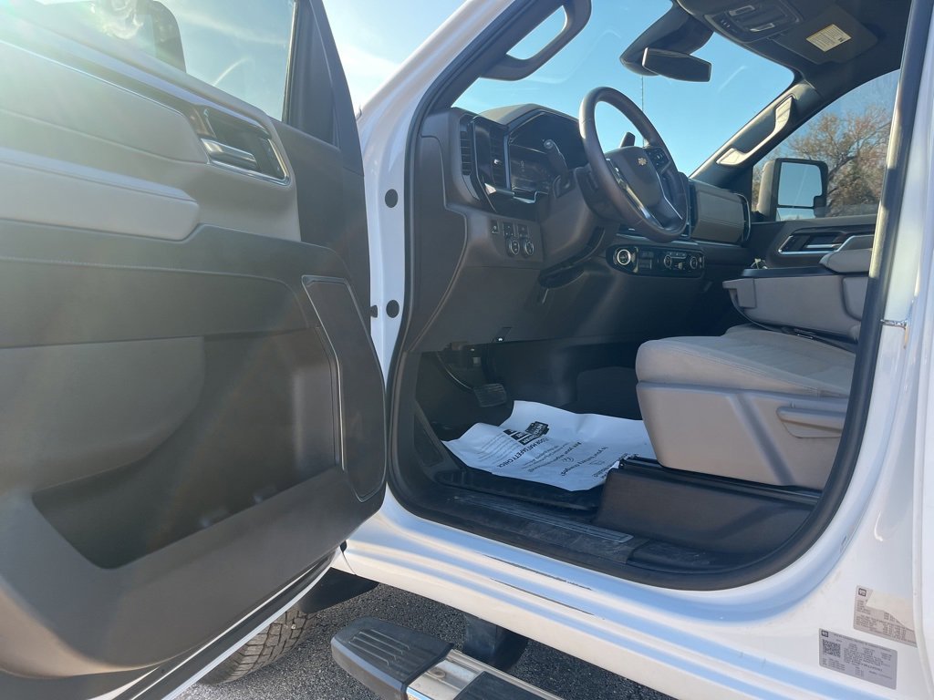 Used 2024 Chevrolet Silverado 2500 LT image 9