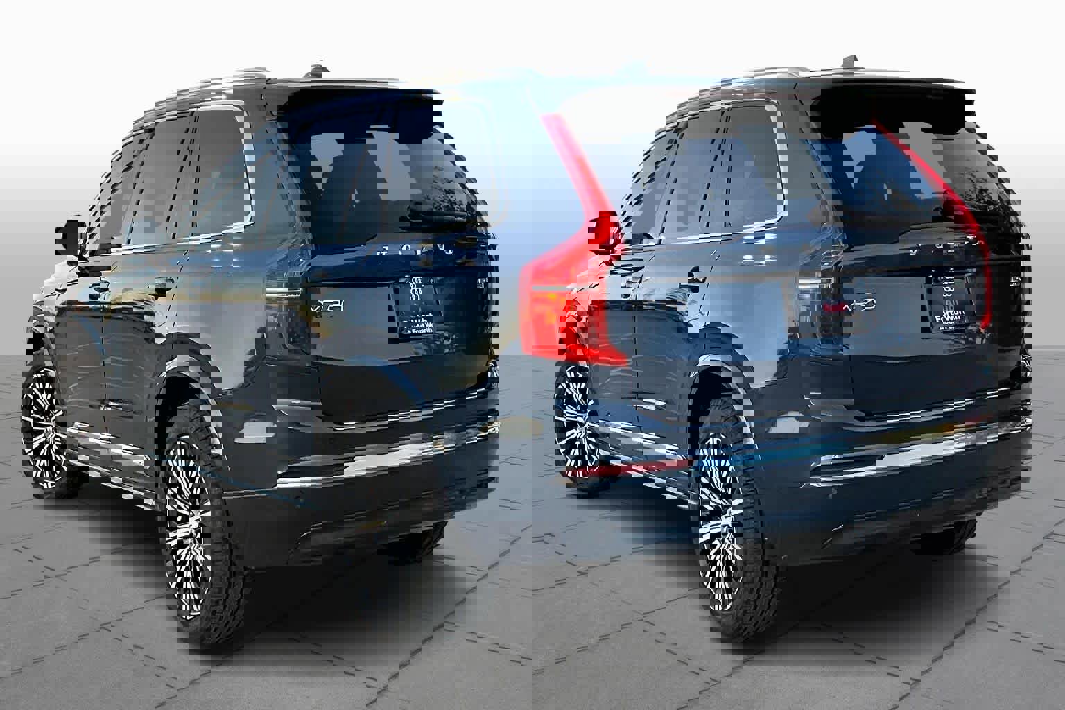 Used 2024 Volvo XC90 B5 Core w/ Protection Package Premier image 11