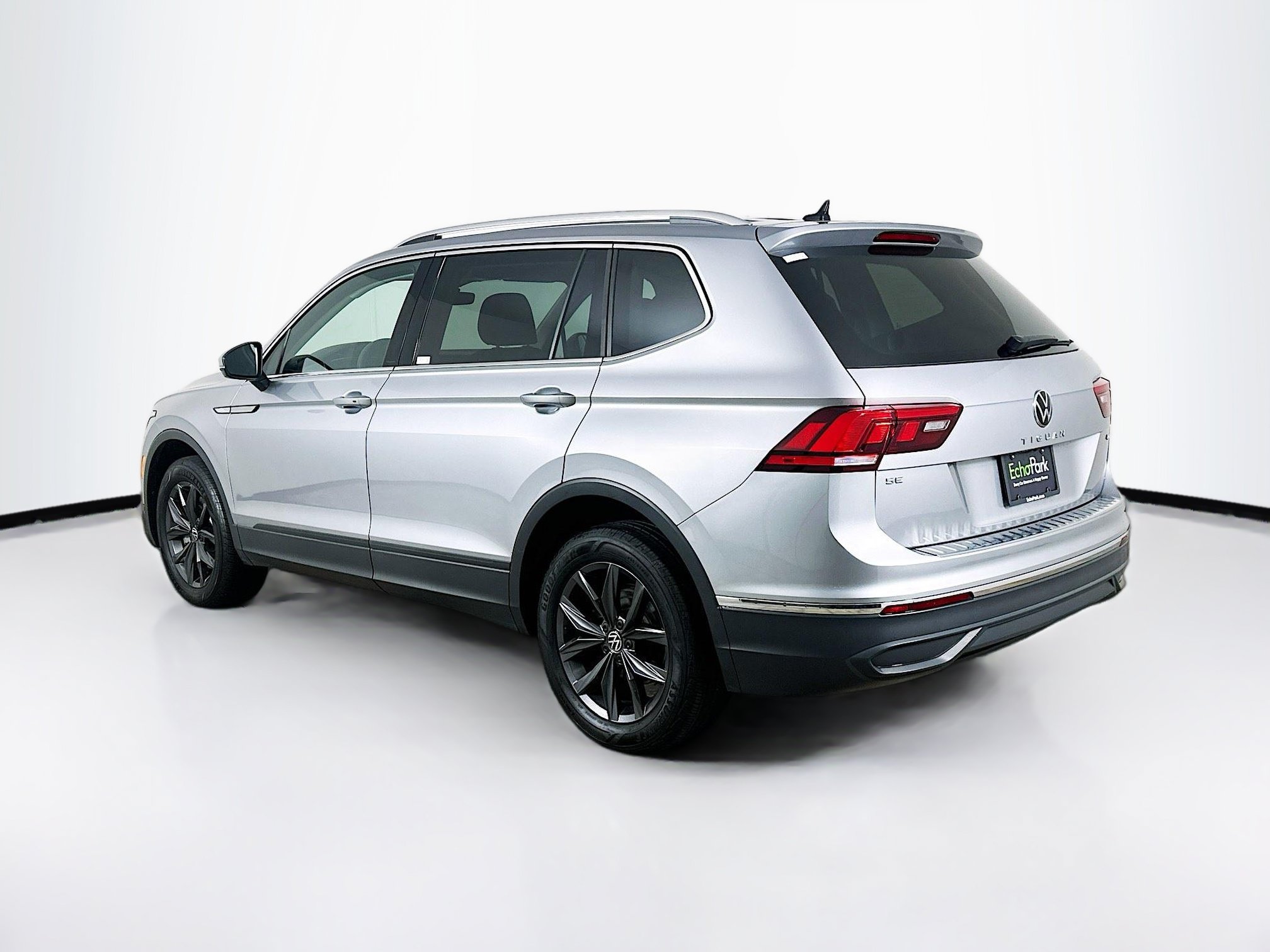 Used 2023 Volkswagen Tiguan SE AWD/4WD image 5