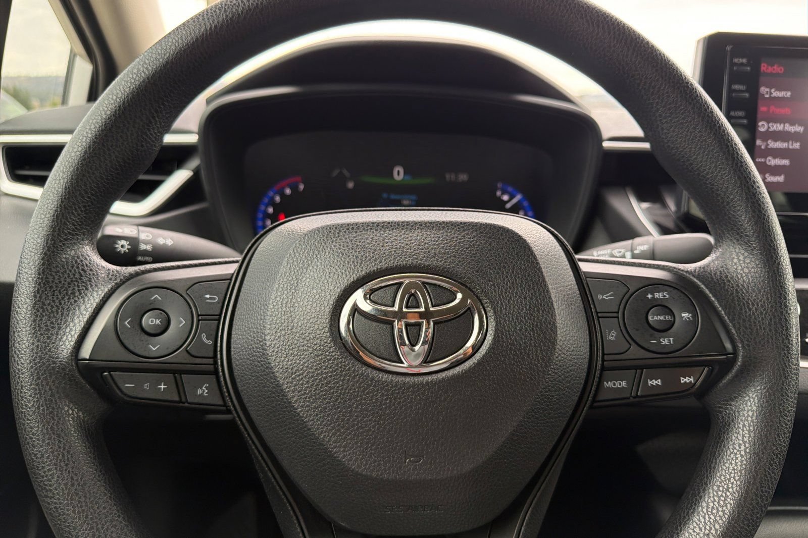 Used 2022 Toyota Corolla LE w/ Carpet Mat Package (TMS) FWD image 25