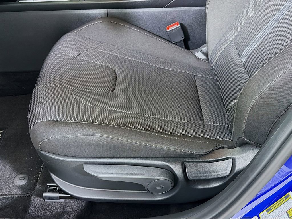 Used 2025 Hyundai Elantra SE FWD image 20