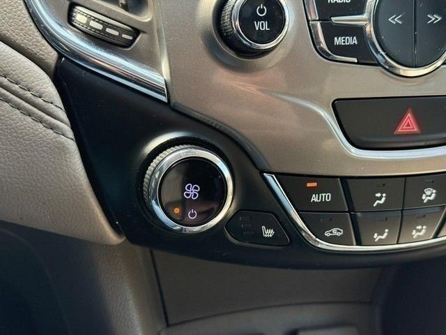 Used 2018 Chevrolet Cruze Premier image 23