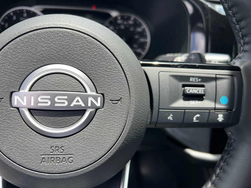 Used 2024 Nissan Pathfinder SL FWD image 28