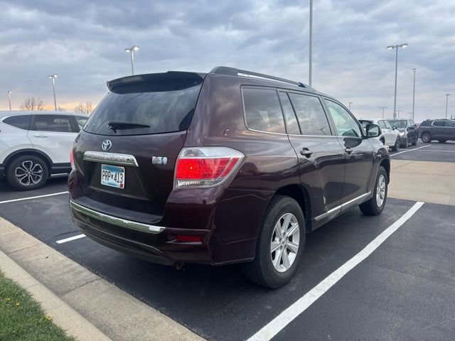 Used 2011 Toyota Highlander 4WD Hybrid w/ Cold Weather Pkg image 4