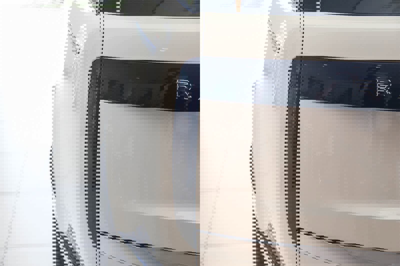 New 2024 Land Rover Range Rover SV image 8