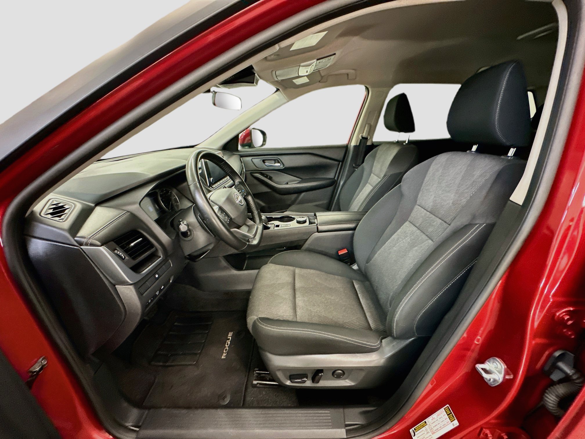 Used 2025 Nissan Rogue SV AWD/4WD image 13