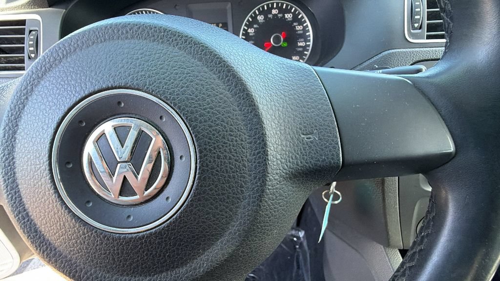 Used 2013 Volkswagen Jetta SE FWD image 19