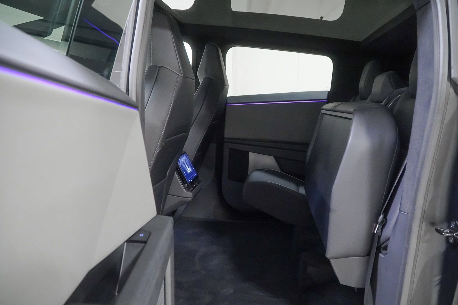 Used 2025 Tesla Cybertruck AWD Crew Cab image 48