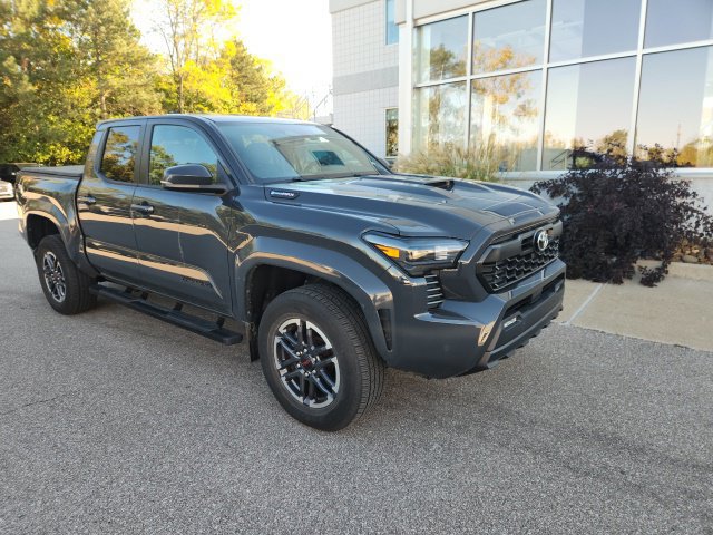 Used 2024 Toyota Tacoma TRD Sport w/ TRD Sport Upgrade Package AWD/4WD image 15