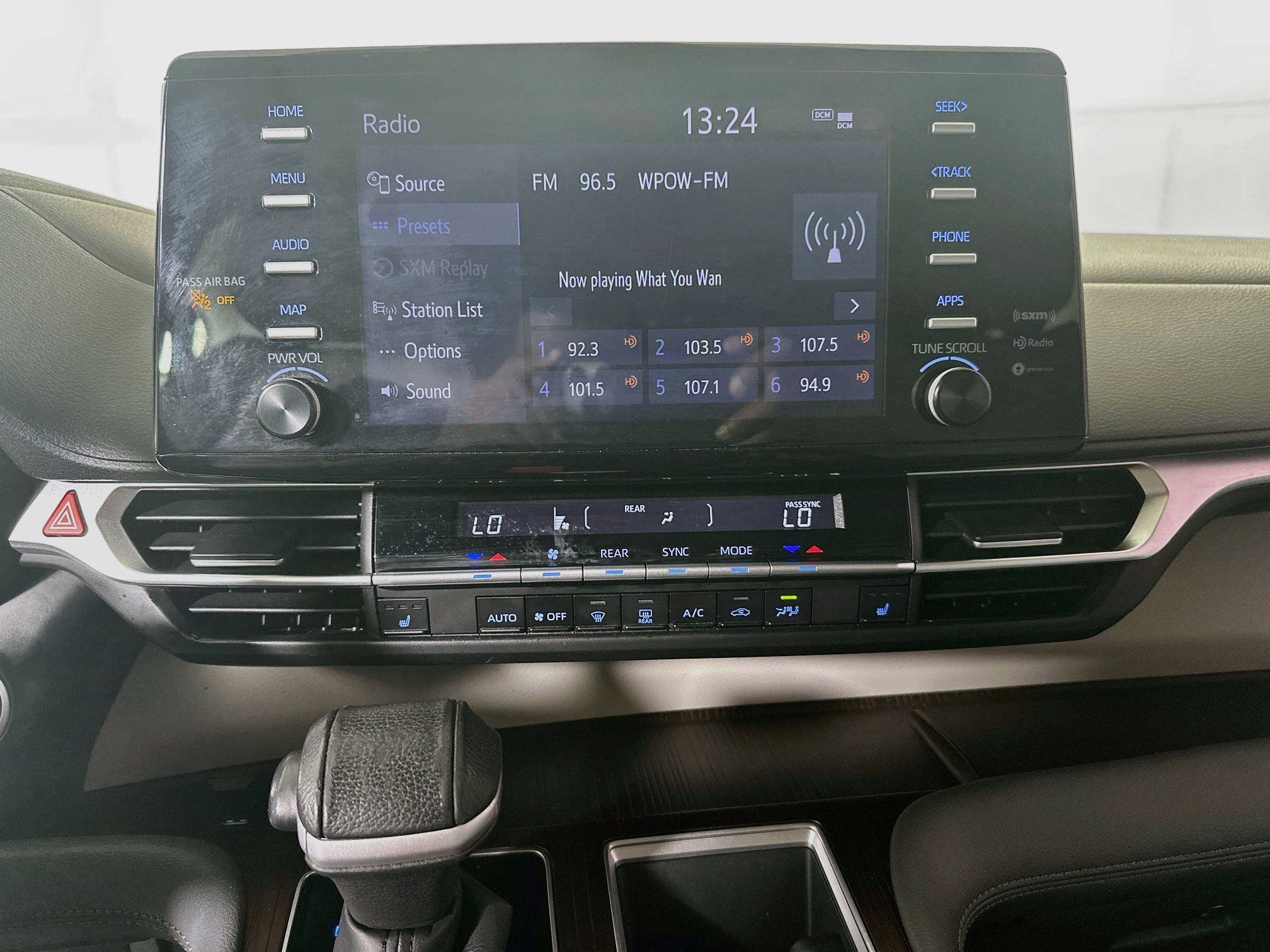 Used 2021 Toyota Sienna XLE FWD image 24
