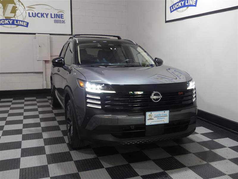 Used 2025 Nissan Kicks SR w/ SR Premium Package AWD/4WD image 5