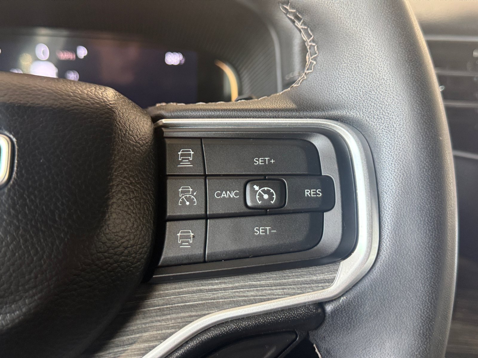 Used 2024 Jeep Wagoneer L Series II w/ Flexible Seating Group RWD image 20