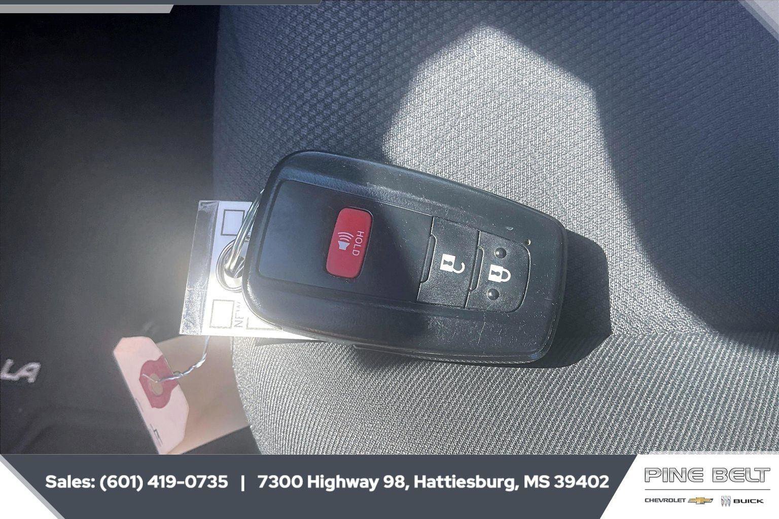 Used 2025 Toyota RAV4 XLE AWD/4WD image 9