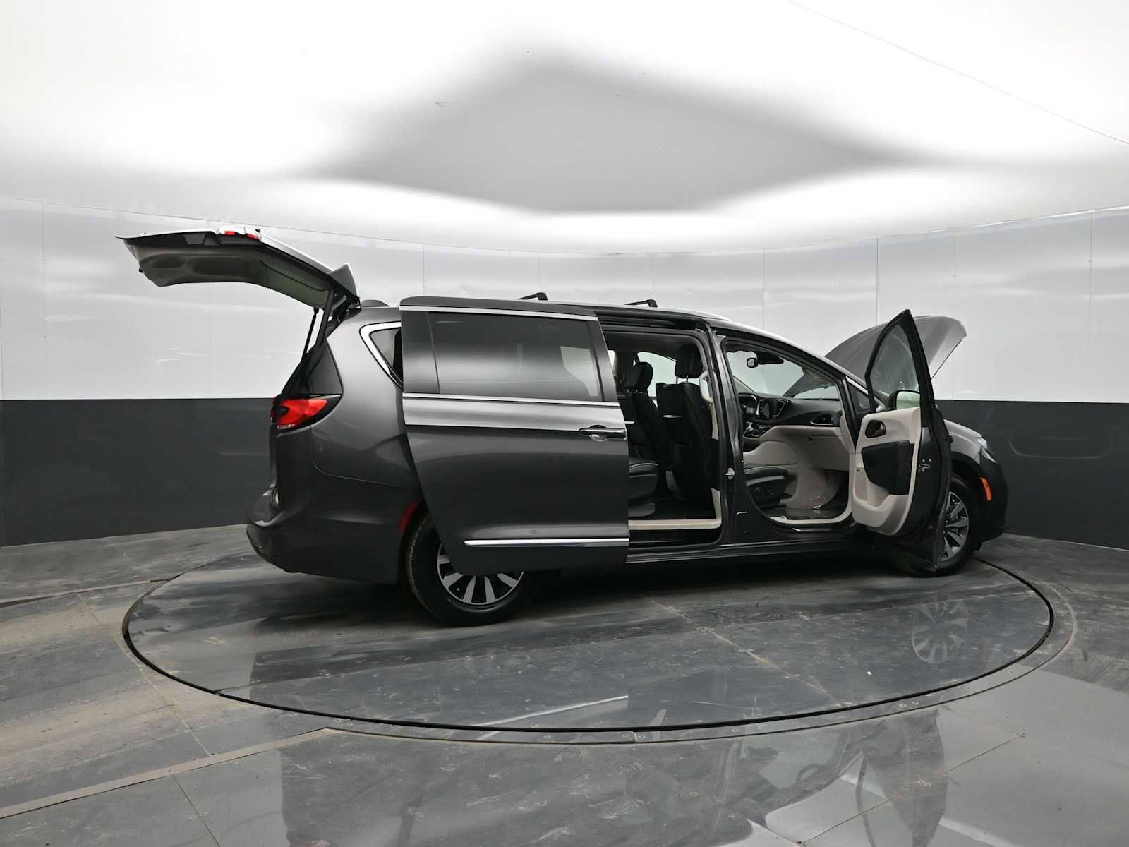 Used 2021 Chrysler Pacifica Limited w/ Uconnect Theater Family Group image 40