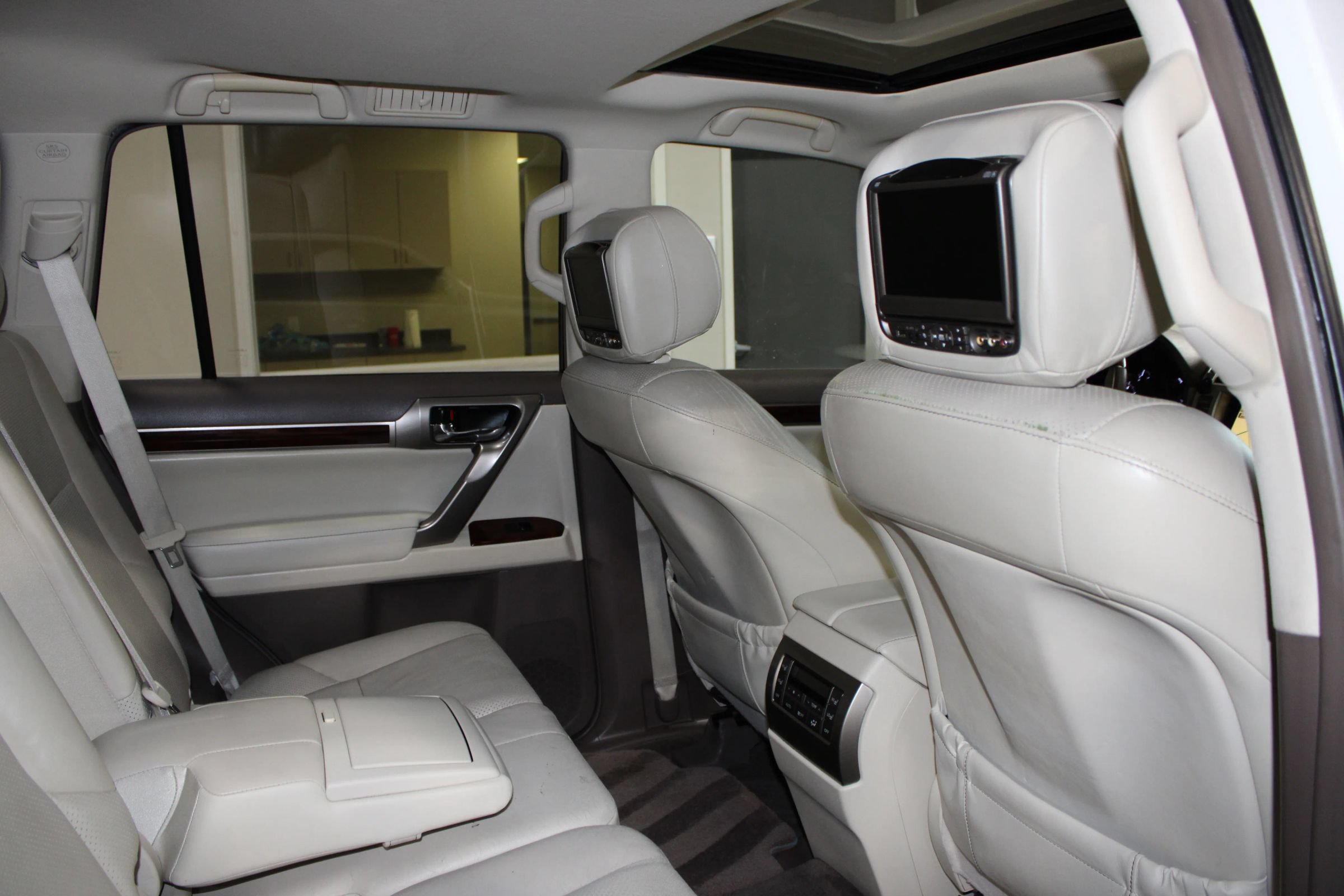 Used 2011 Lexus GX 460 w/ Comfort Plus Pkg AWD/4WD image 39
