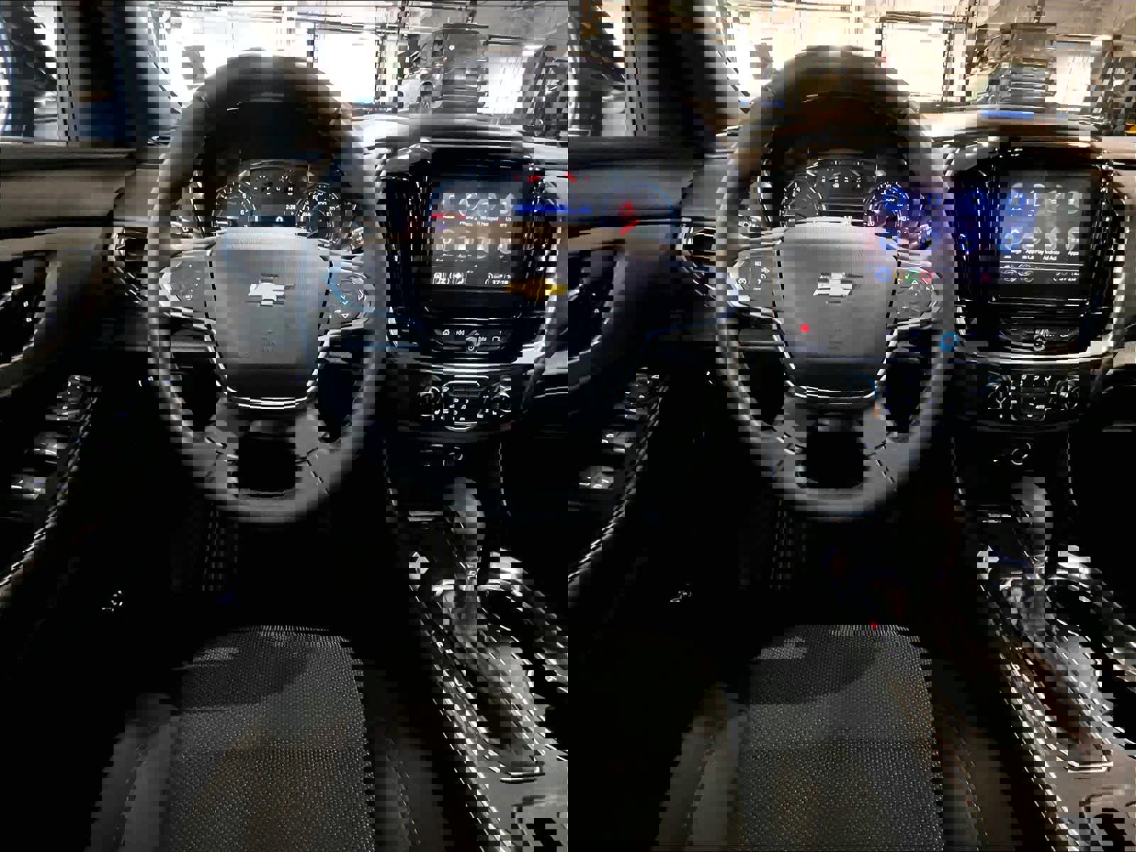 Used 2023 Chevrolet Traverse LT image 18