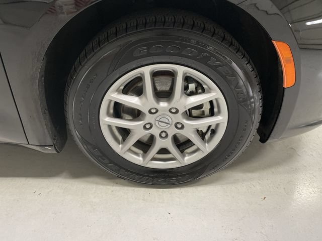 Used 2024 Chrysler Pacifica Touring-L FWD image 14