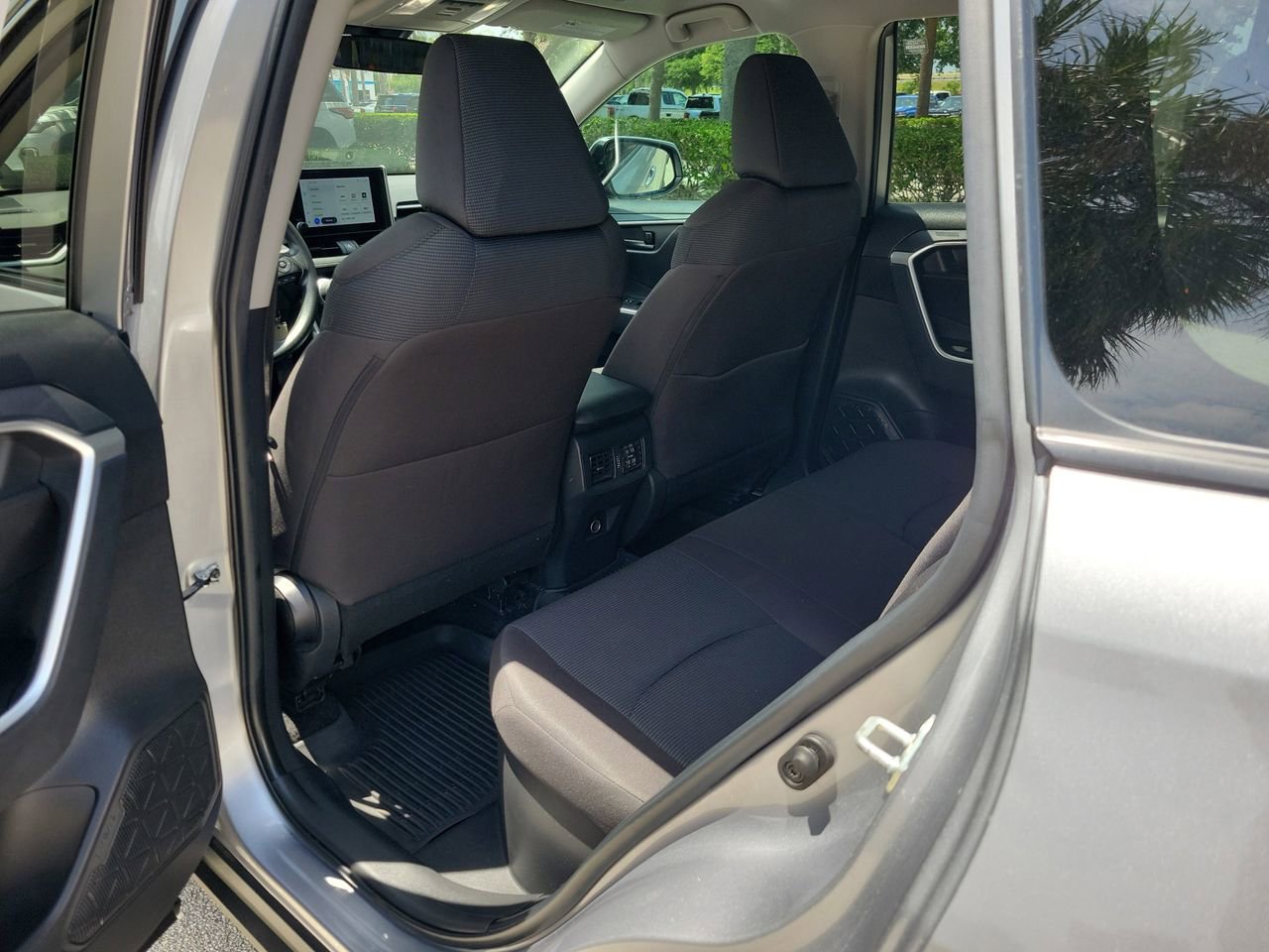 Used 2024 Toyota RAV4 LE AWD/4WD image 9