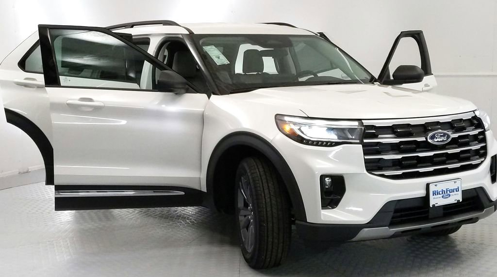 New 2025 Ford Explorer Active w/ Active Comfort Package image 9