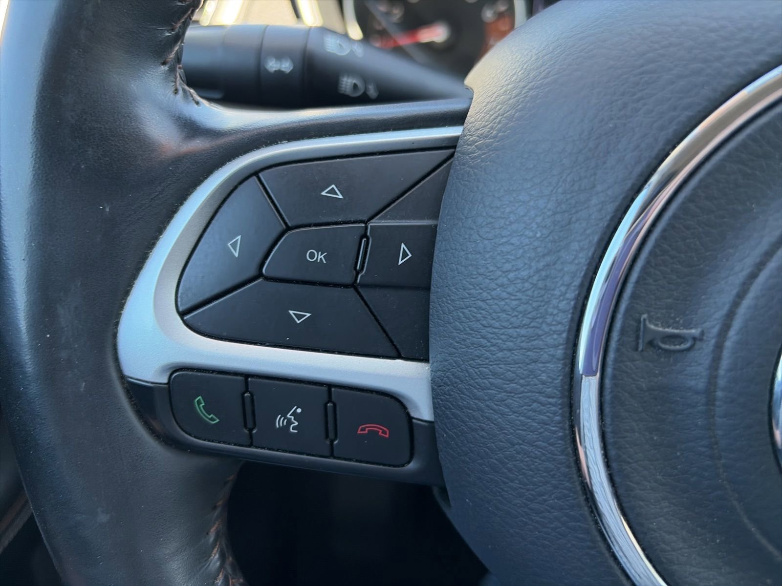 Used 2018 Jeep Compass Latitude FWD image 15