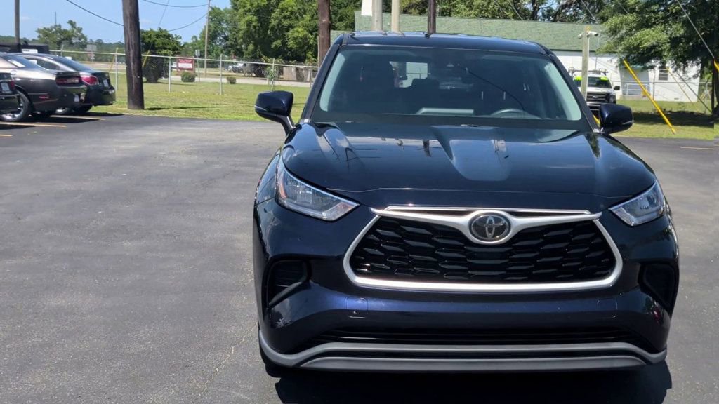 Used 2020 Toyota Highlander L FWD image 3