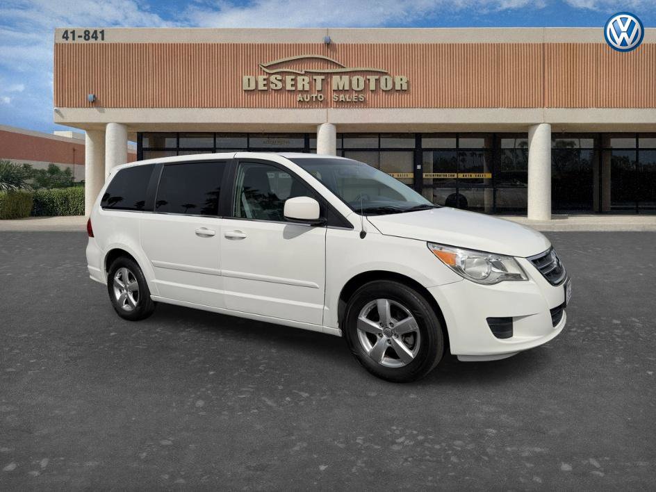 Used 2010 Volkswagen Routan SE FWD image 1