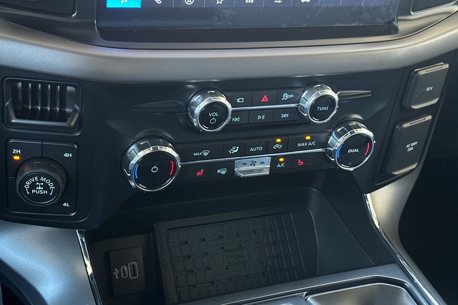 Used 2025 Ford F150 XLT w/ Equipment Group 302A MID image 20