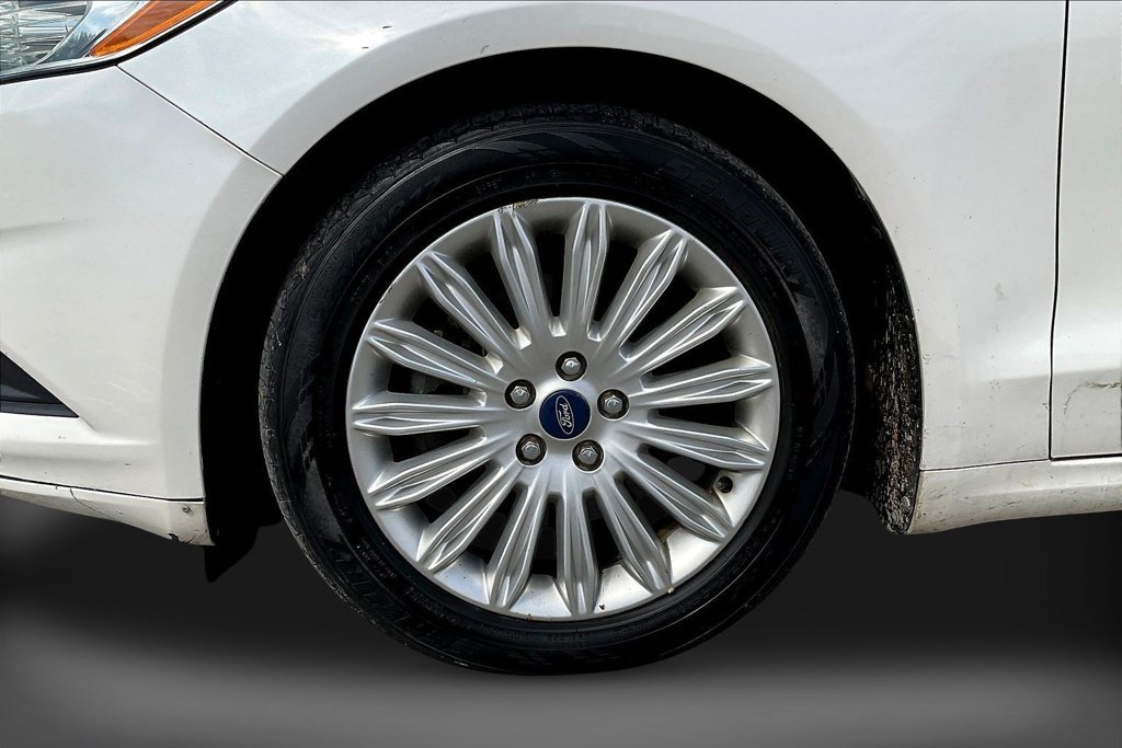 Used 2015 Ford Fusion SE FWD image 32
