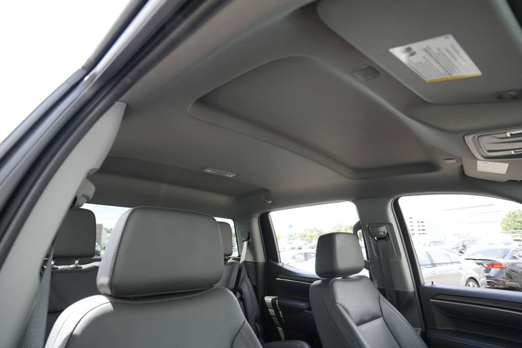 Used 2025 GMC Sierra 1500 SLT AWD/4WD image 31