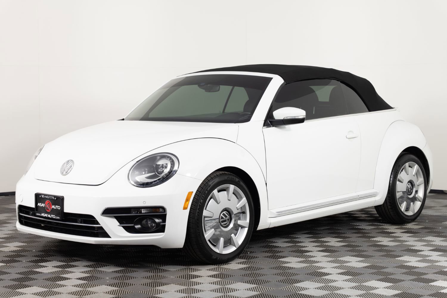 Used 2019 Volkswagen Beetle 2.0T SE w/ SE Premium Package FWD image 1