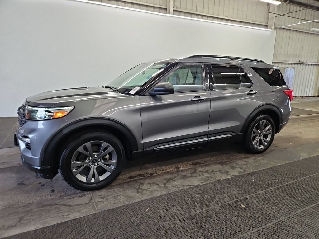 Used 2021 Ford Explorer XLT w/ Equipment Group 202A AWD/4WD image 2