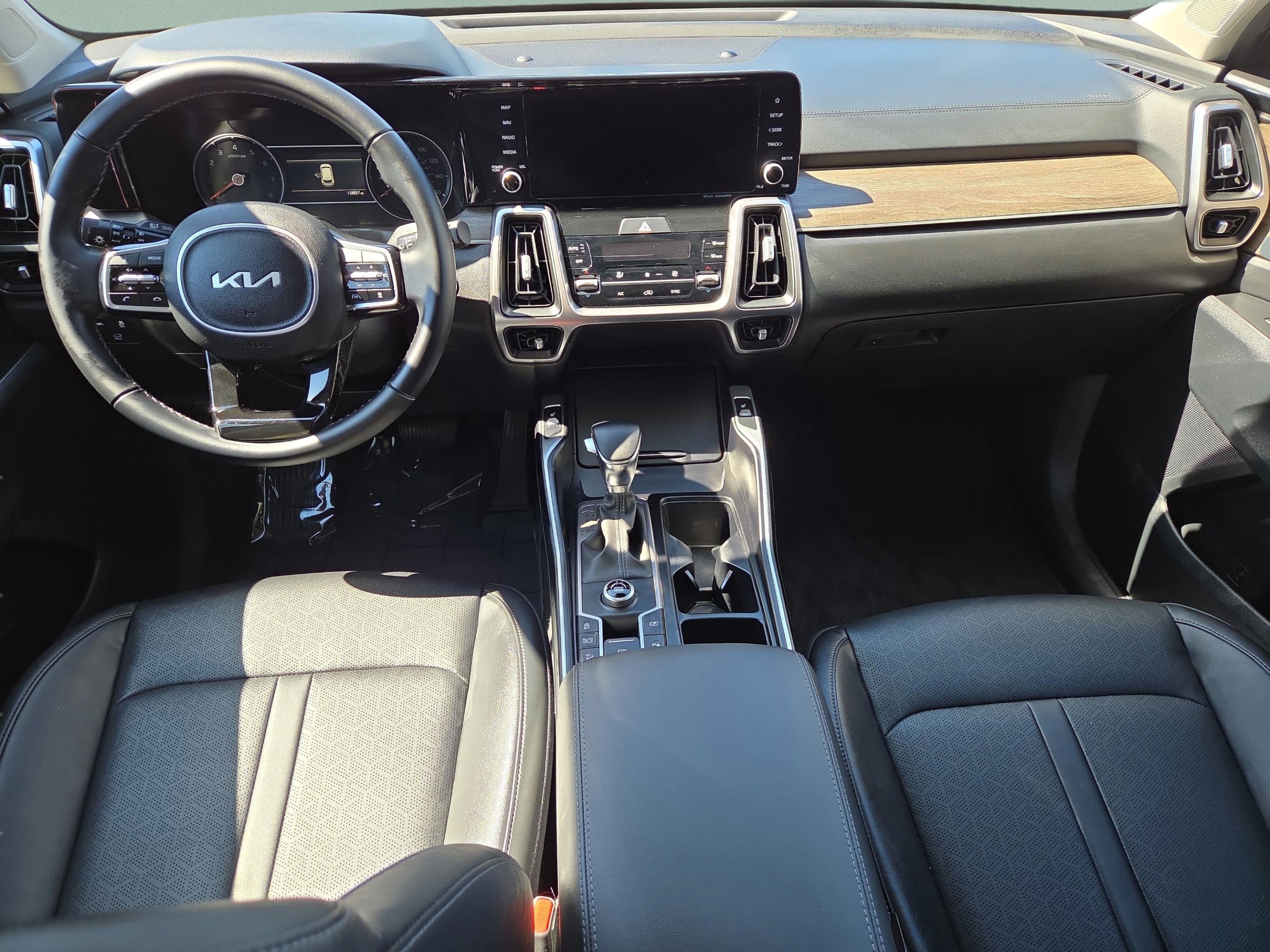 Used 2022 Kia Sorento EX w/ Panoramic Sunroof Package image 10