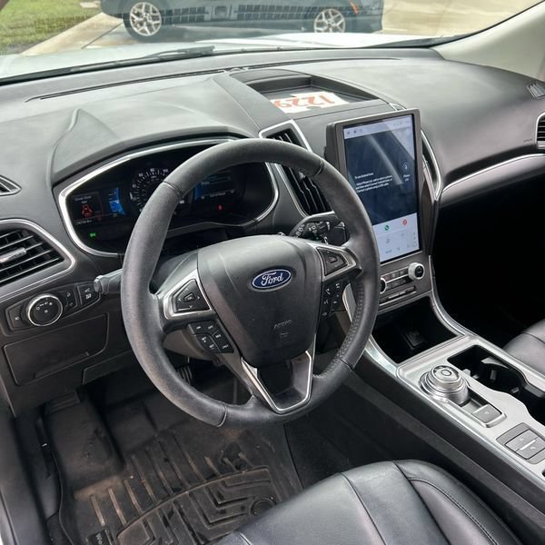 Used 2021 Ford Edge Titanium FWD image 19