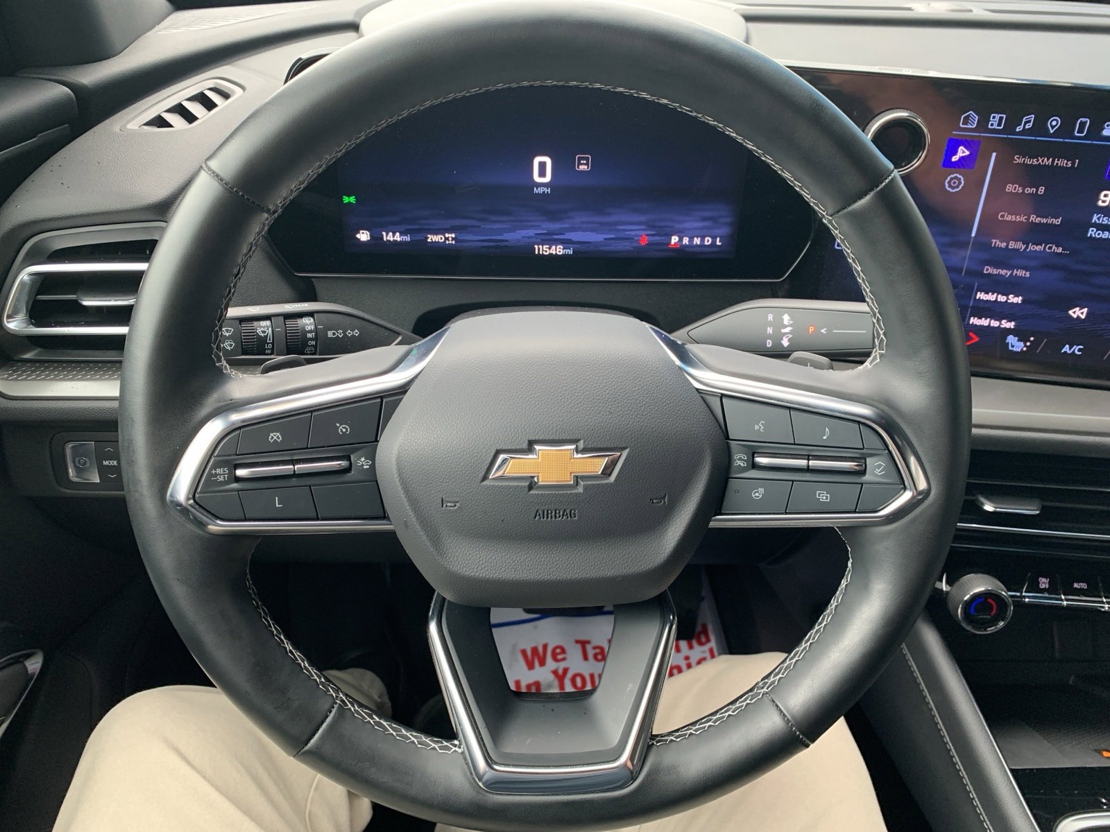 Used 2024 Chevrolet Traverse LT image 32