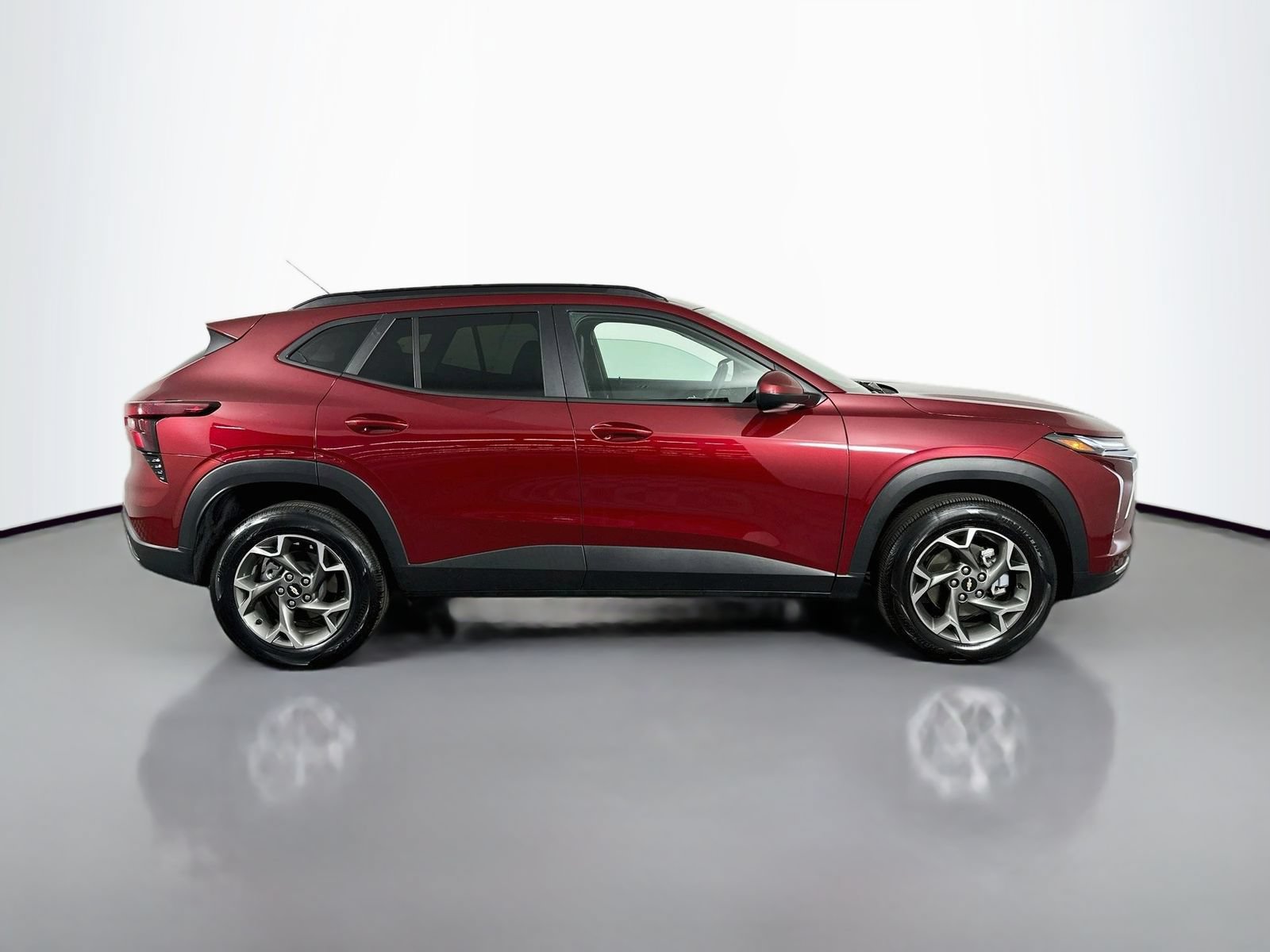 Used 2025 Chevrolet Trax LT FWD image 9