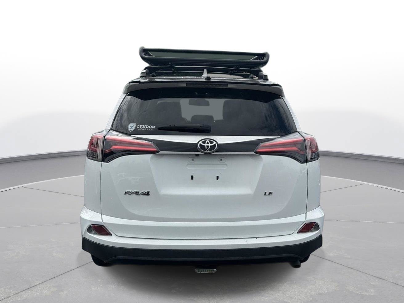 Used 2018 Toyota RAV4 LE FWD image 6
