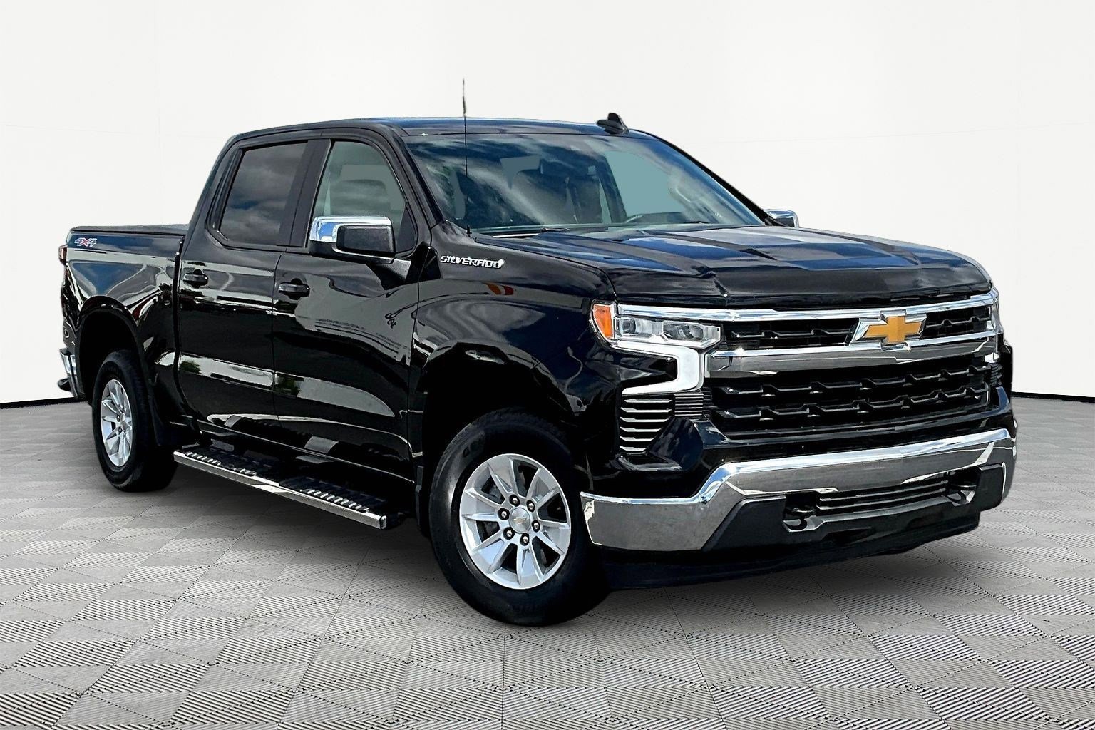 Used 2024 Chevrolet Silverado 1500 LT image 3