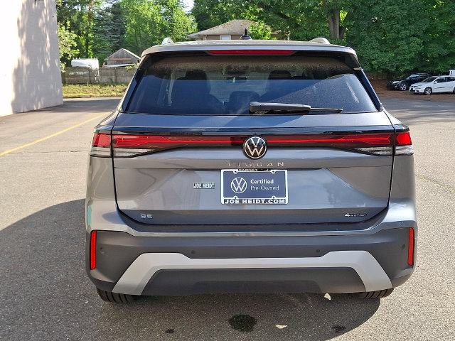 Used 2025 Volkswagen Tiguan SE w/ Panoramic Sunroof Package AWD/4WD image 9