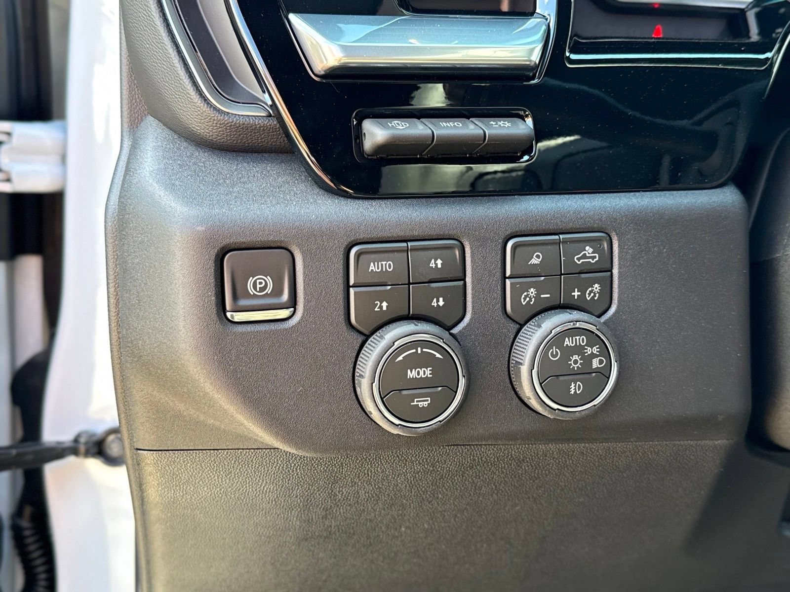 New 2026 Chevrolet Silverado 3500 High Country w/ High Country Premium Package AWD/4WD image 13