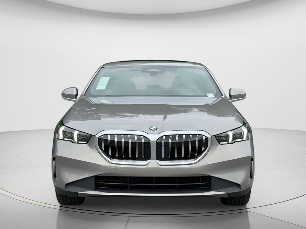 New 2027 BMW 530i RWD image 2