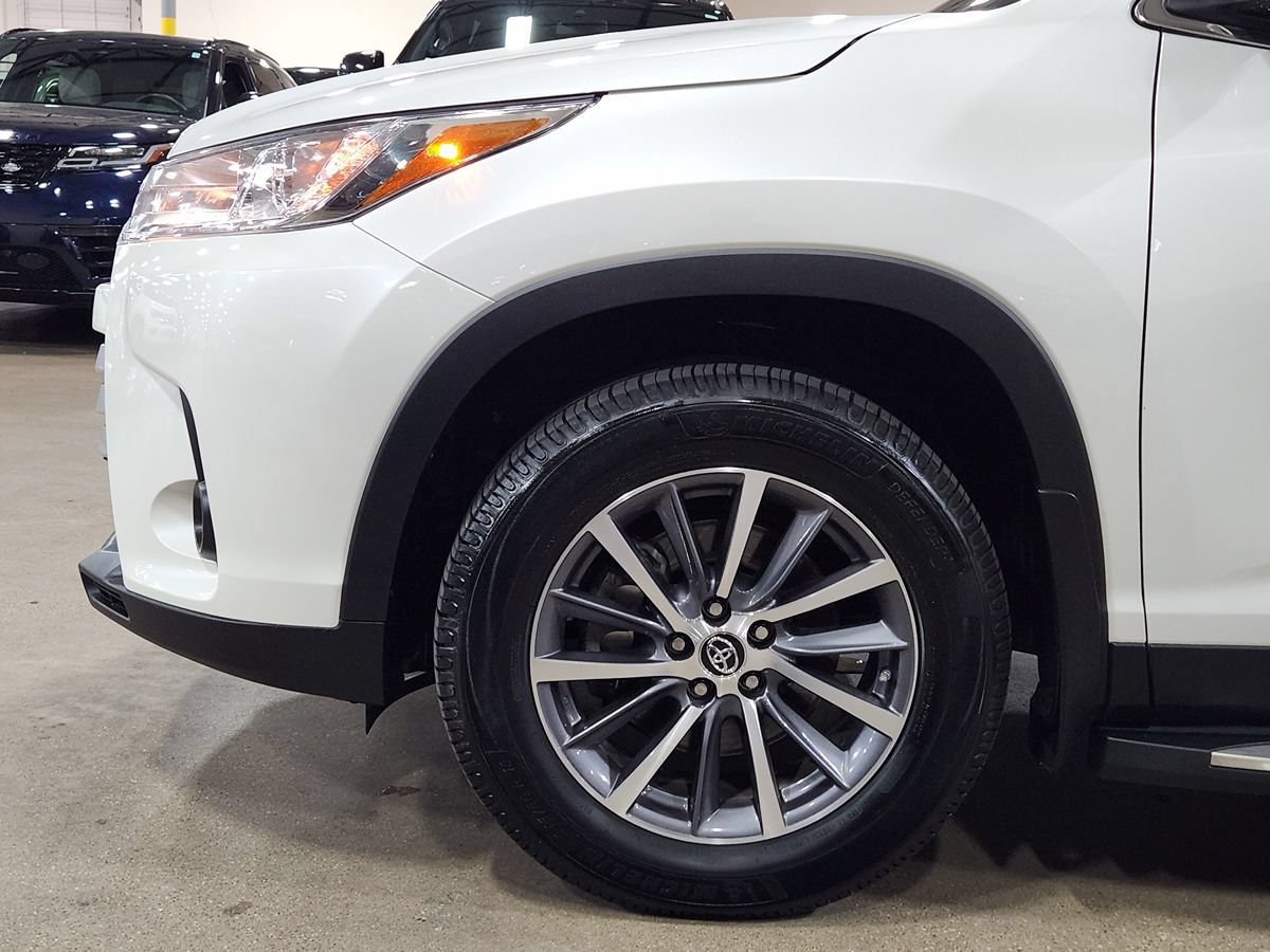 Used 2019 Toyota Highlander XLE FWD image 5
