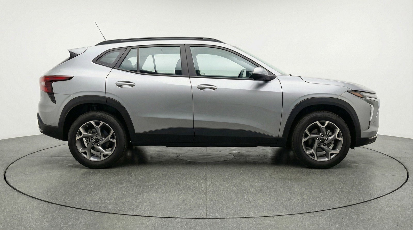 Used 2025 Chevrolet Trax LT w/ LT Convenience Package FWD image 11