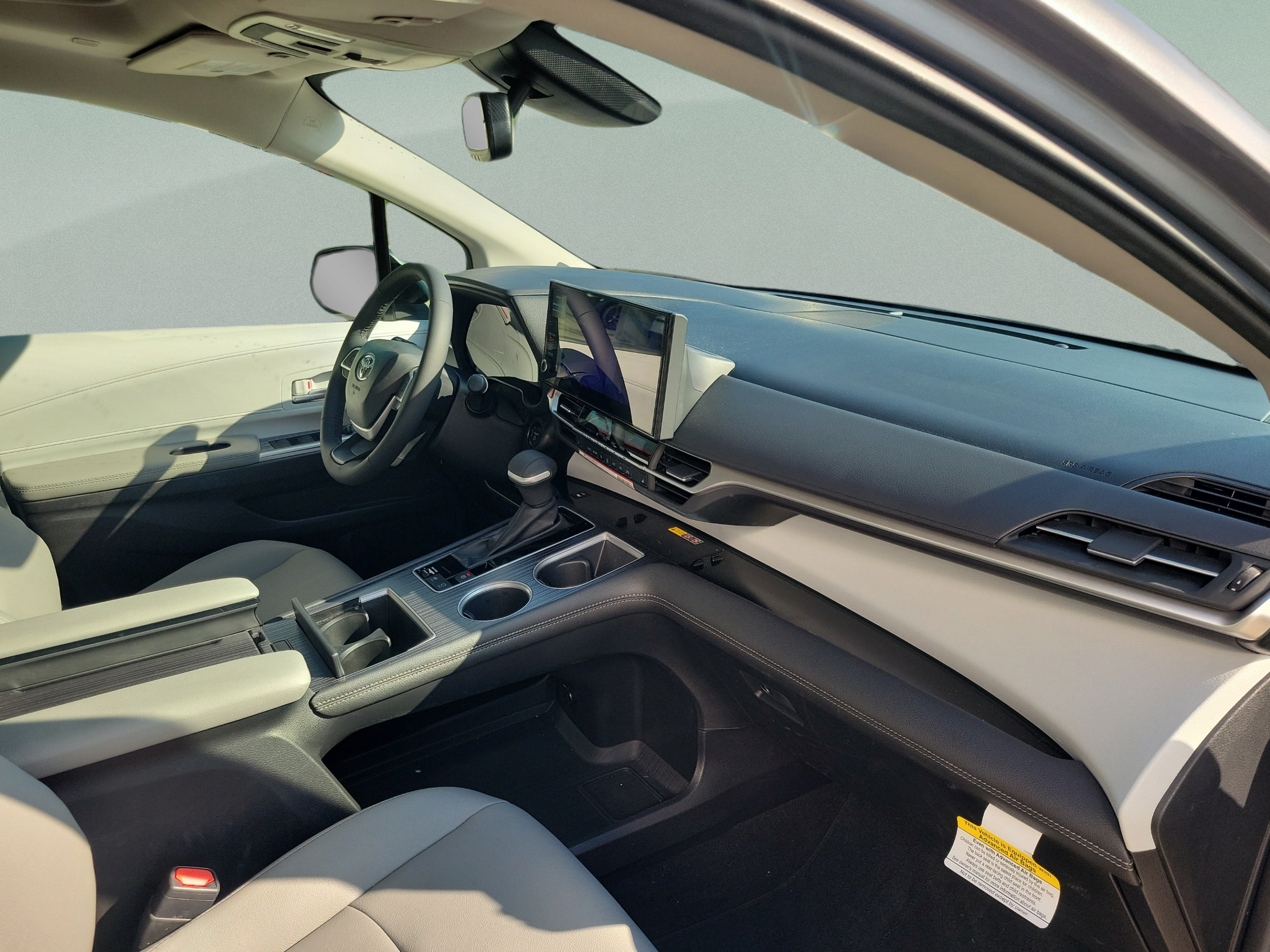 Certified 2026 Toyota Sienna XLE FWD image 32