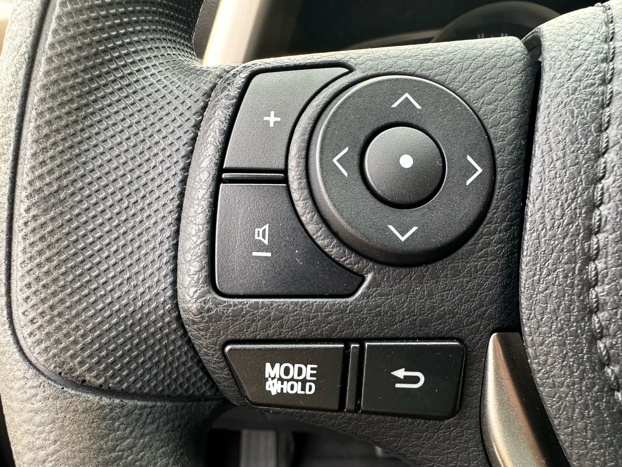 Used 2015 Toyota RAV4 XLE FWD image 21