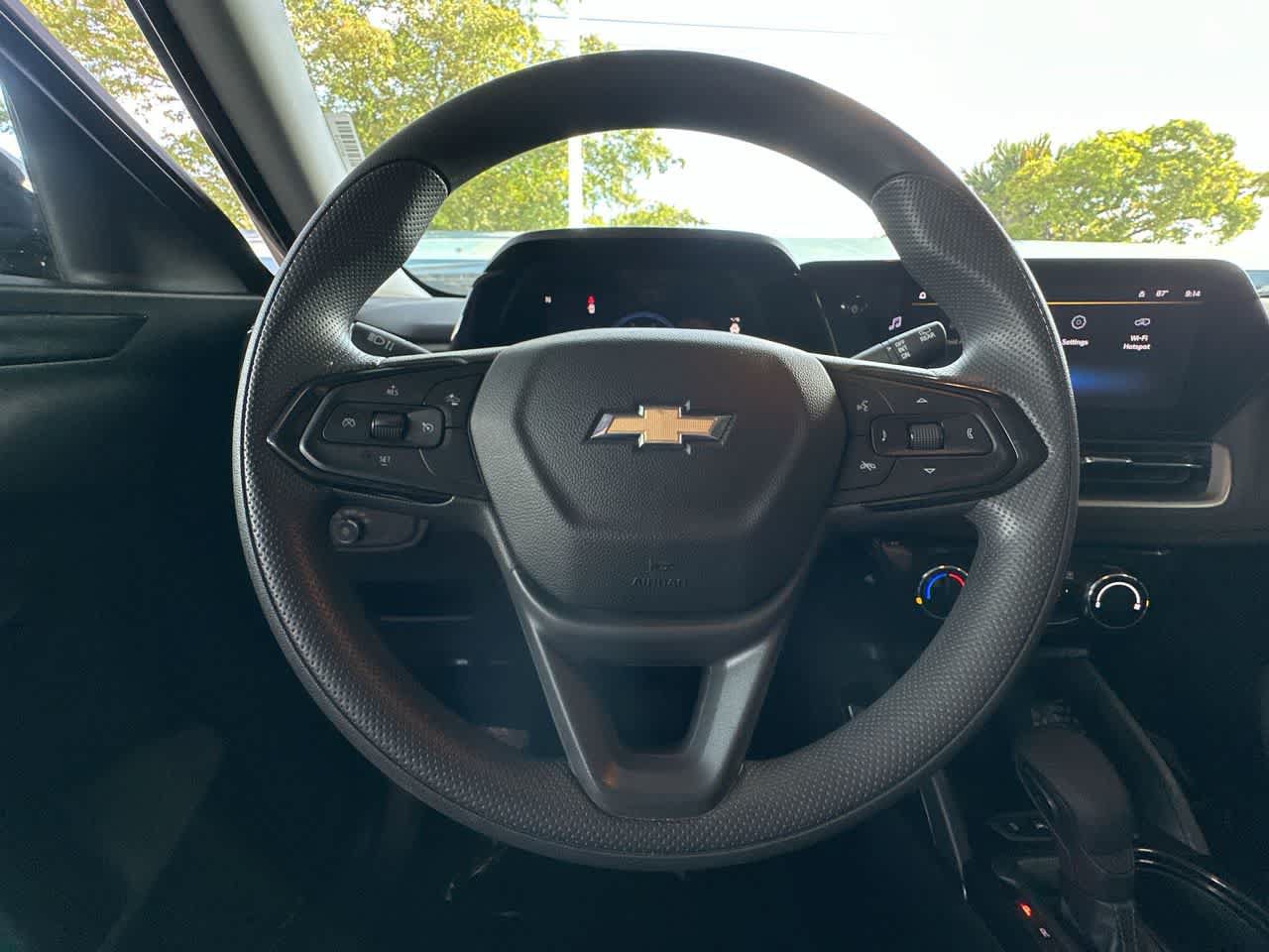 Used 2025 Chevrolet TrailBlazer LT AWD/4WD image 15