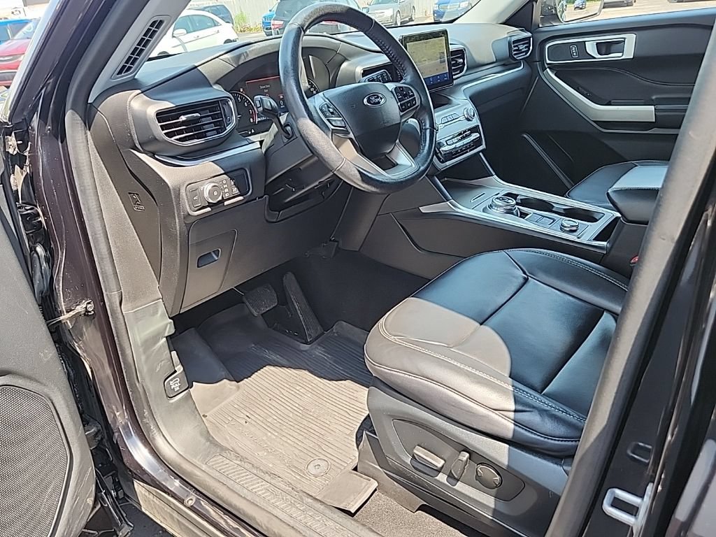 Used 2022 Ford Explorer XLT AWD/4WD image 30