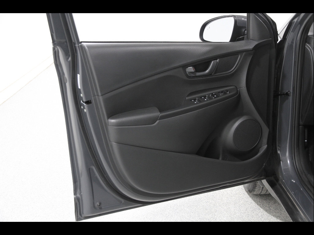 Used 2023 Hyundai Kona SEL image 4